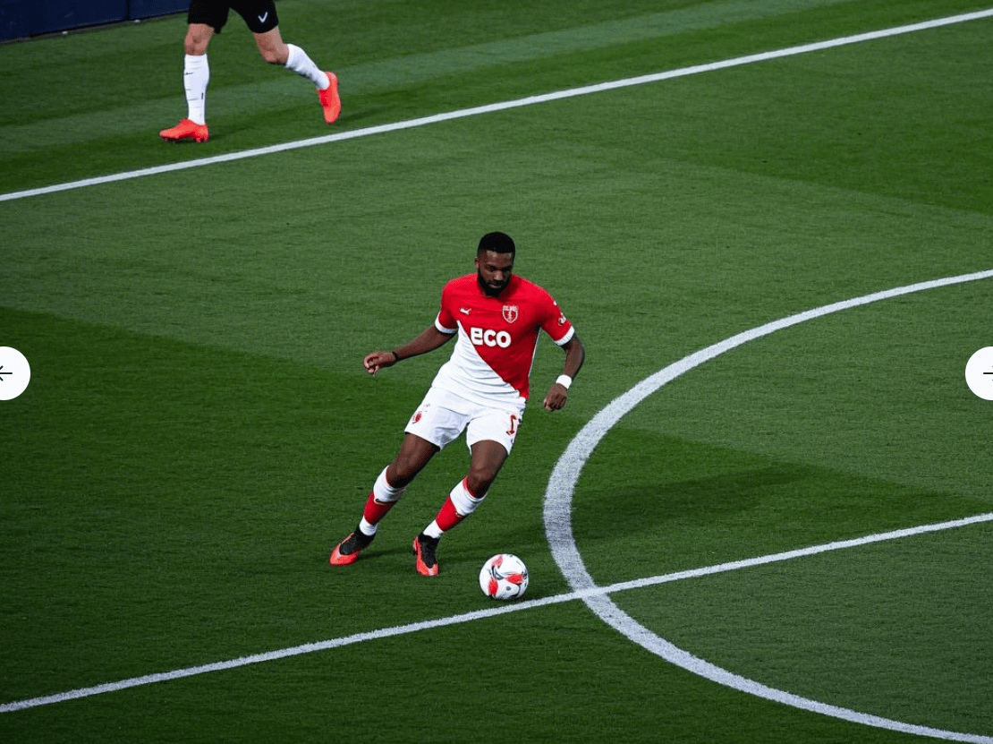 包含南特主场告捷，主教练战术调整取得成效的词条