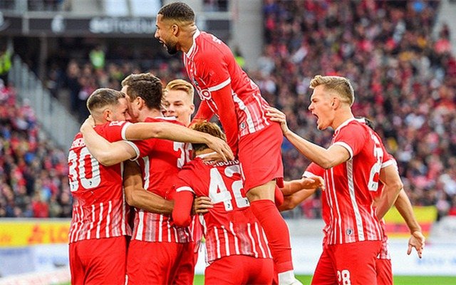 包含弗赖堡逼平竞争对手,保持不败战绩的词条 包含弗赖堡逼平竞争对手,保持不败战绩的词条