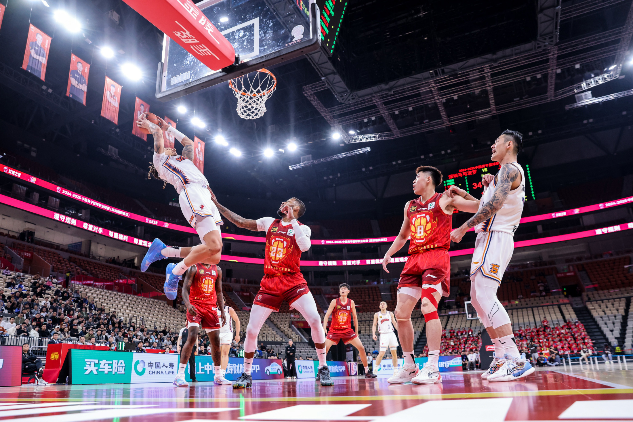 杏彩体育-关键战役！球队在比赛中全力以赴(面对这么多的困难,球队怎么能赢得比赛呢?)