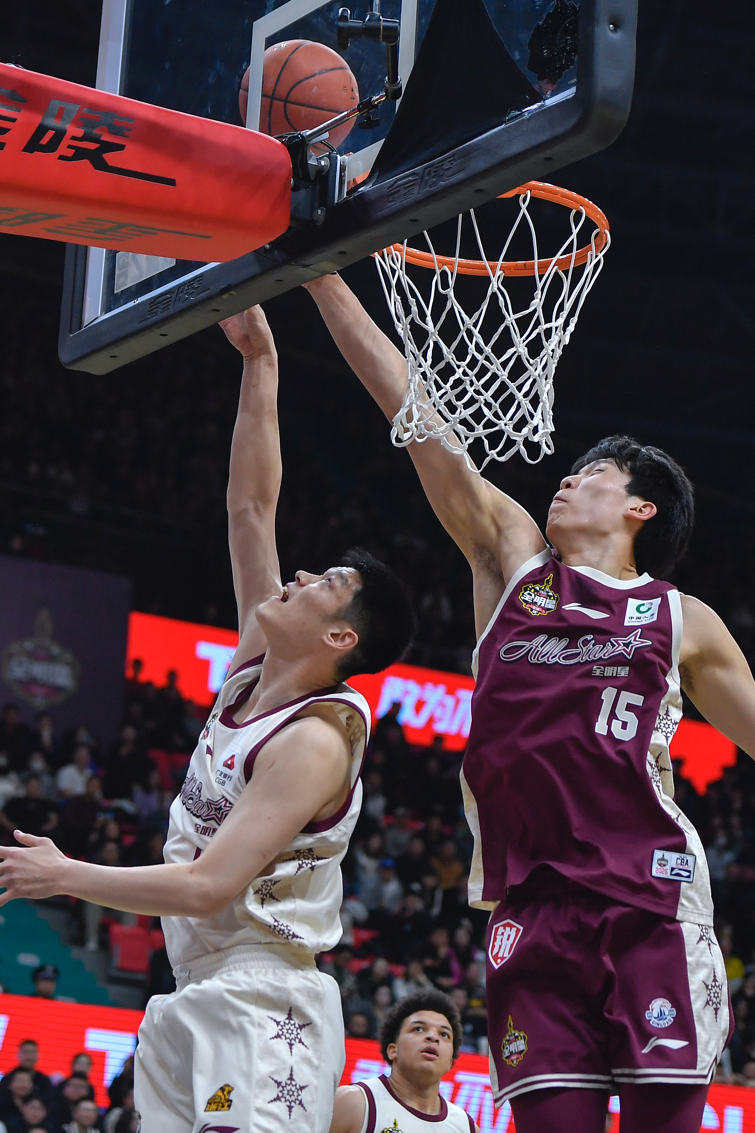 中国篮球联赛复赛首战接连上演绝杀一幕(中国篮球联赛复赛首战接连上演绝杀一幕的是谁)