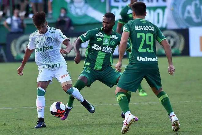 杏彩体育网页版-恩菲尔德替补席深度成优势，冲击世俱杯冠军