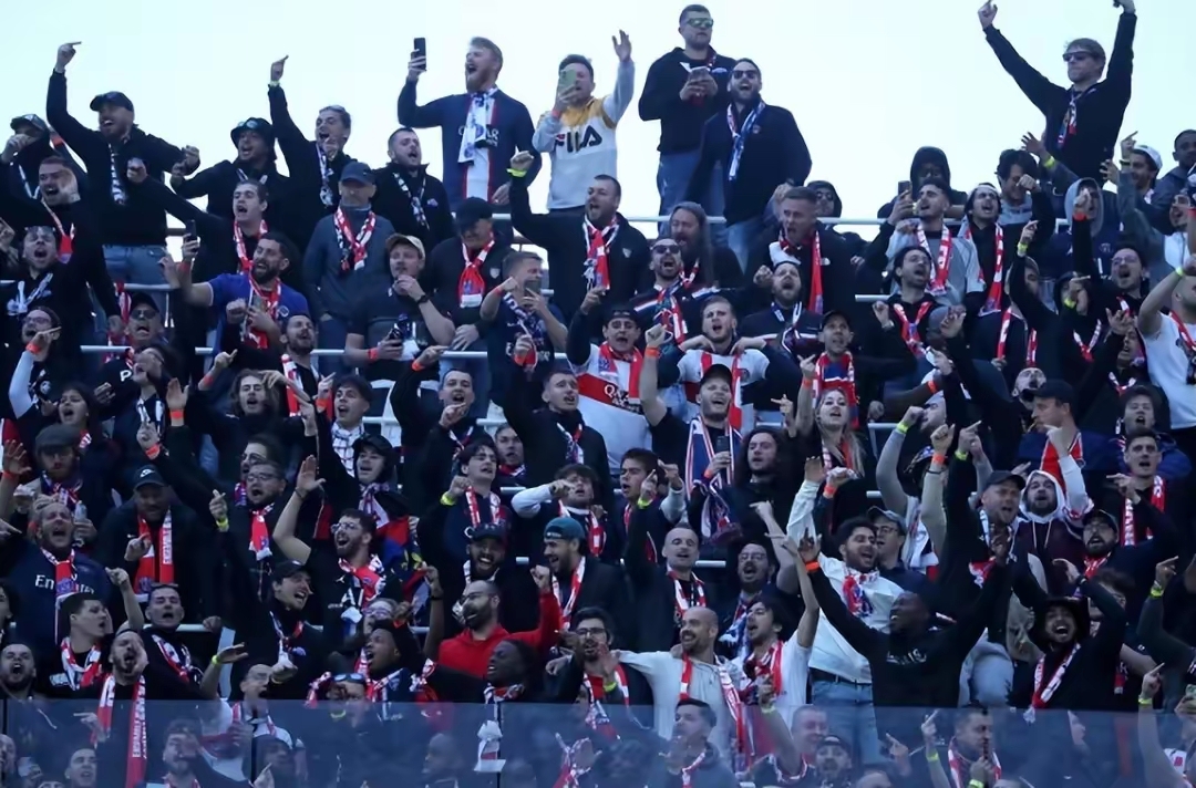 包含塔斯马尼亚联赛前发布会：全队信心满满迎战利物浦的词条