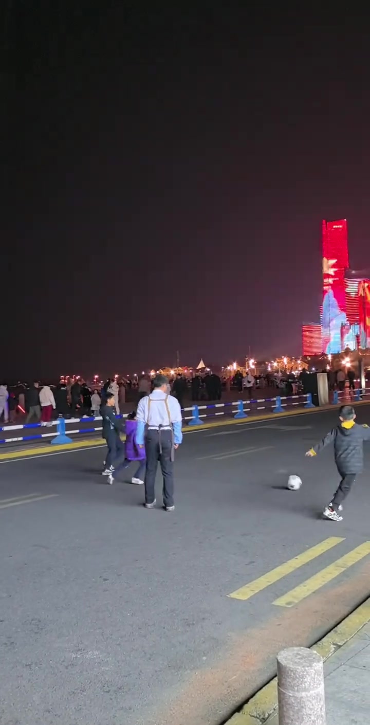 包含国内足球舞台未来可期,赛场上精彩不断的词条 包含国内足球舞台未来可期,赛场上精彩不断的词条