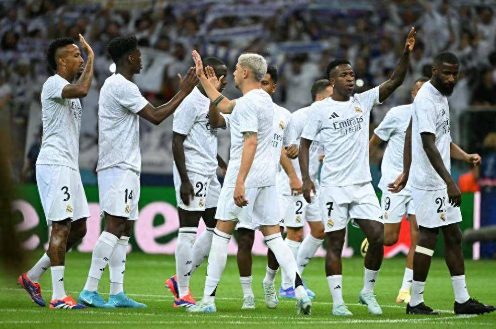 关于皇马前锋破门频频,球队冲击顶级联赛的信息 关于皇马前锋破门频频,球队冲击顶级联赛的信息