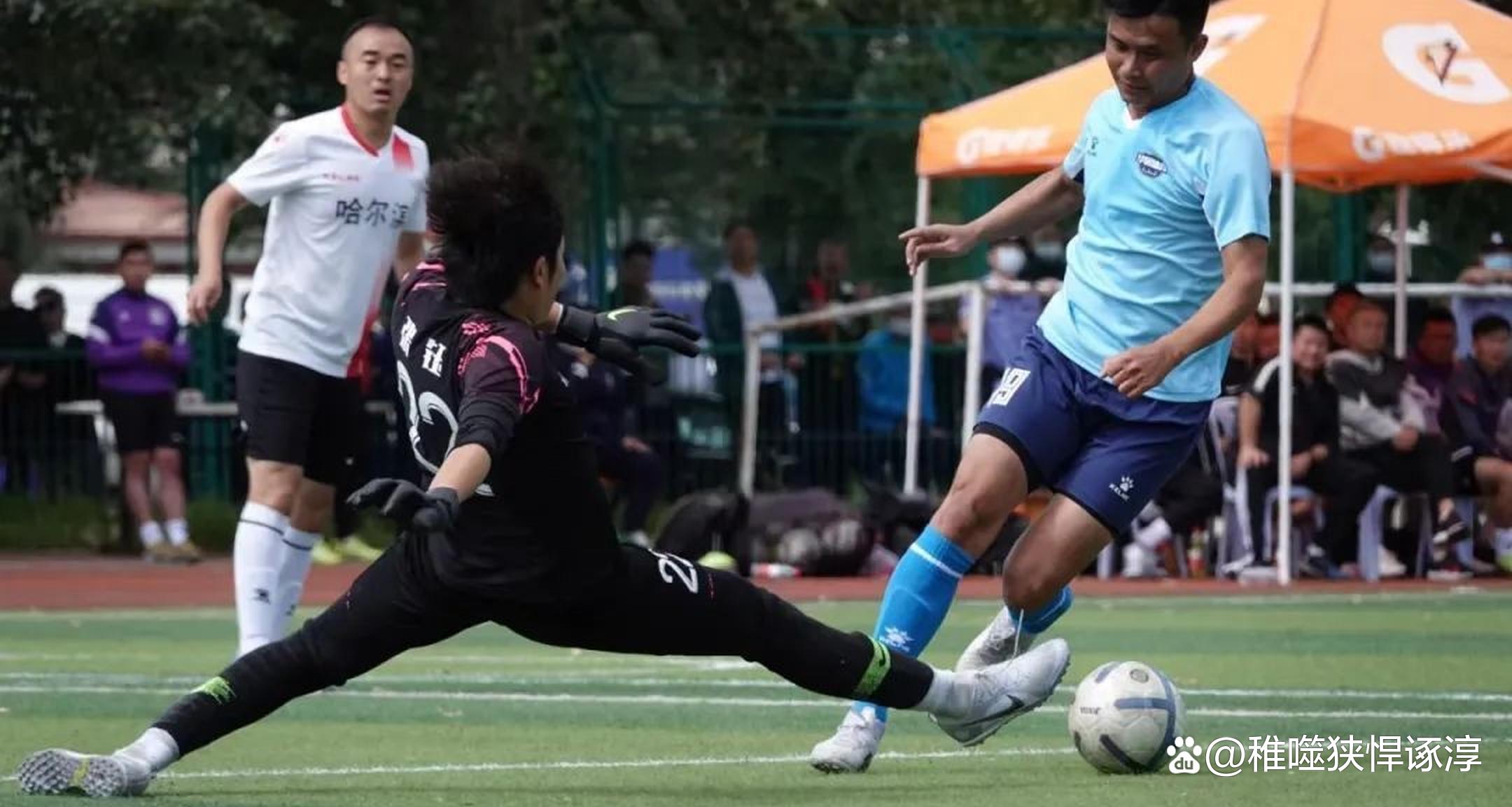 包含精彩足球比赛即将上演，球迷热情高涨的词条