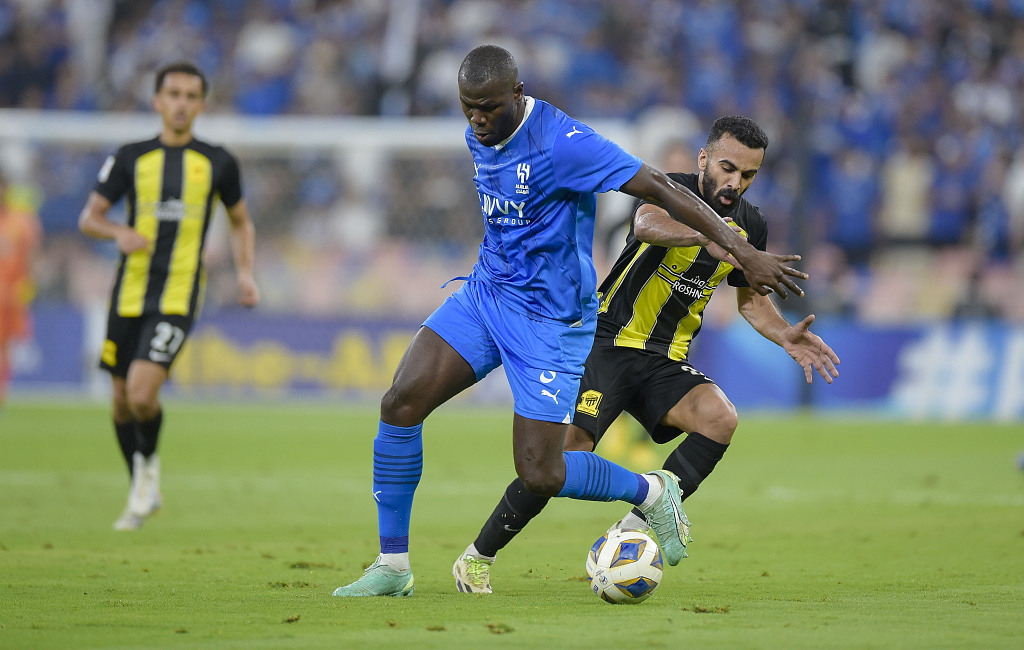 杏彩体育登录-关于年轻后卫闪光，助球队奏响胜利乐章的信息