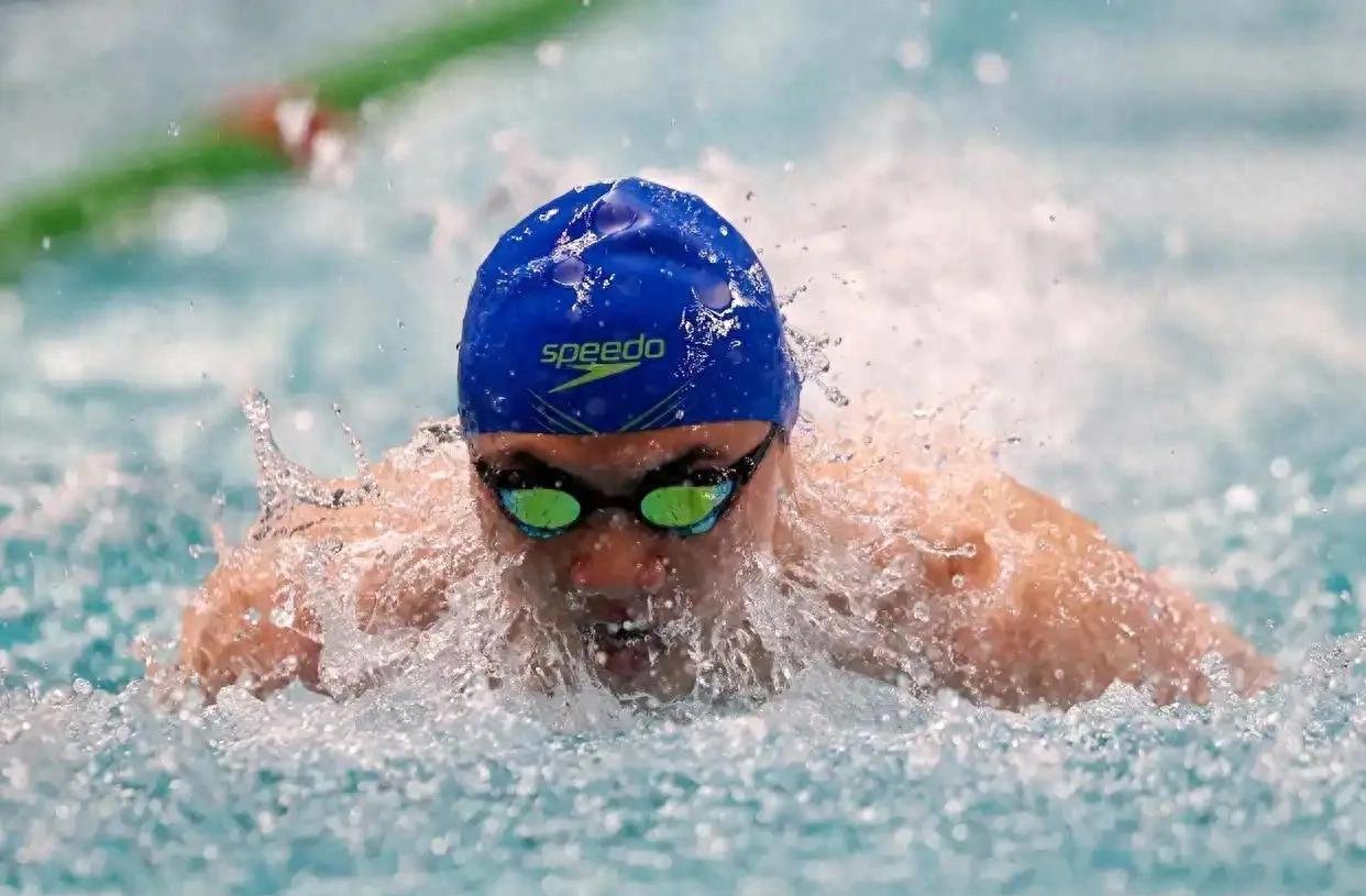 一场备受关注的比赛展现出激烈竞争！