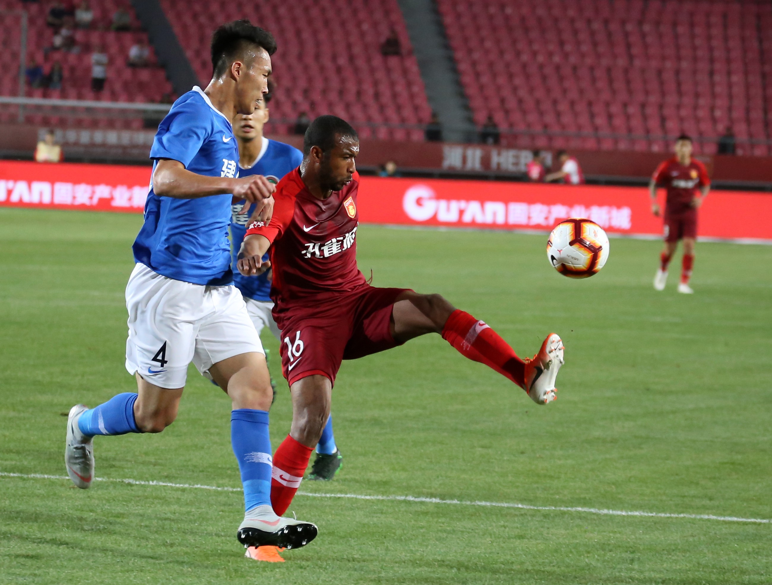 杏彩体育网页版入口-河北华夏幸福主场完胜河南嵩申