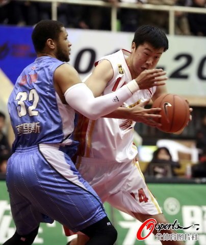 杏彩体育官网-关于双方厮杀激烈，关键时刻谁能捧得胜利？的信息