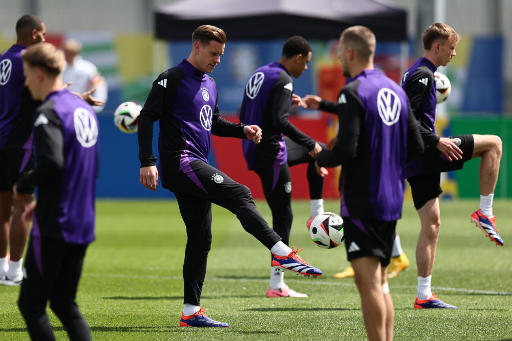 关于德国队欧预赛中表现不佳，需努力提高实力的信息