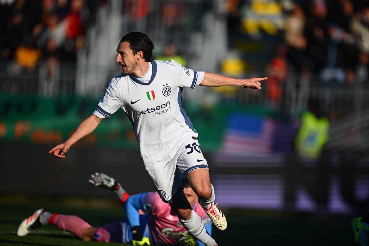 关于意甲赛事精彩连连，球迷观战热情高涨的信息