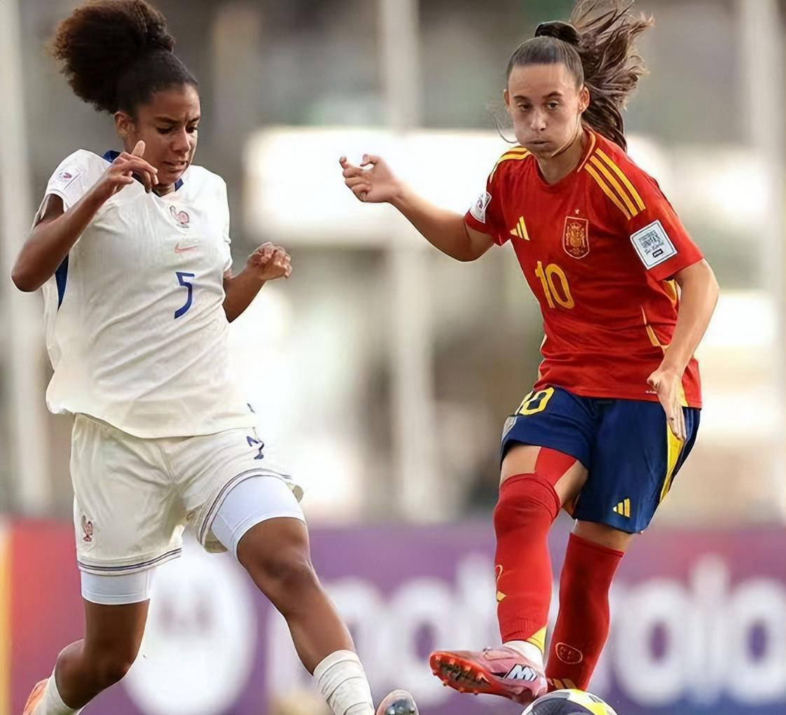 津巴布韦队在女足比赛中夺冠