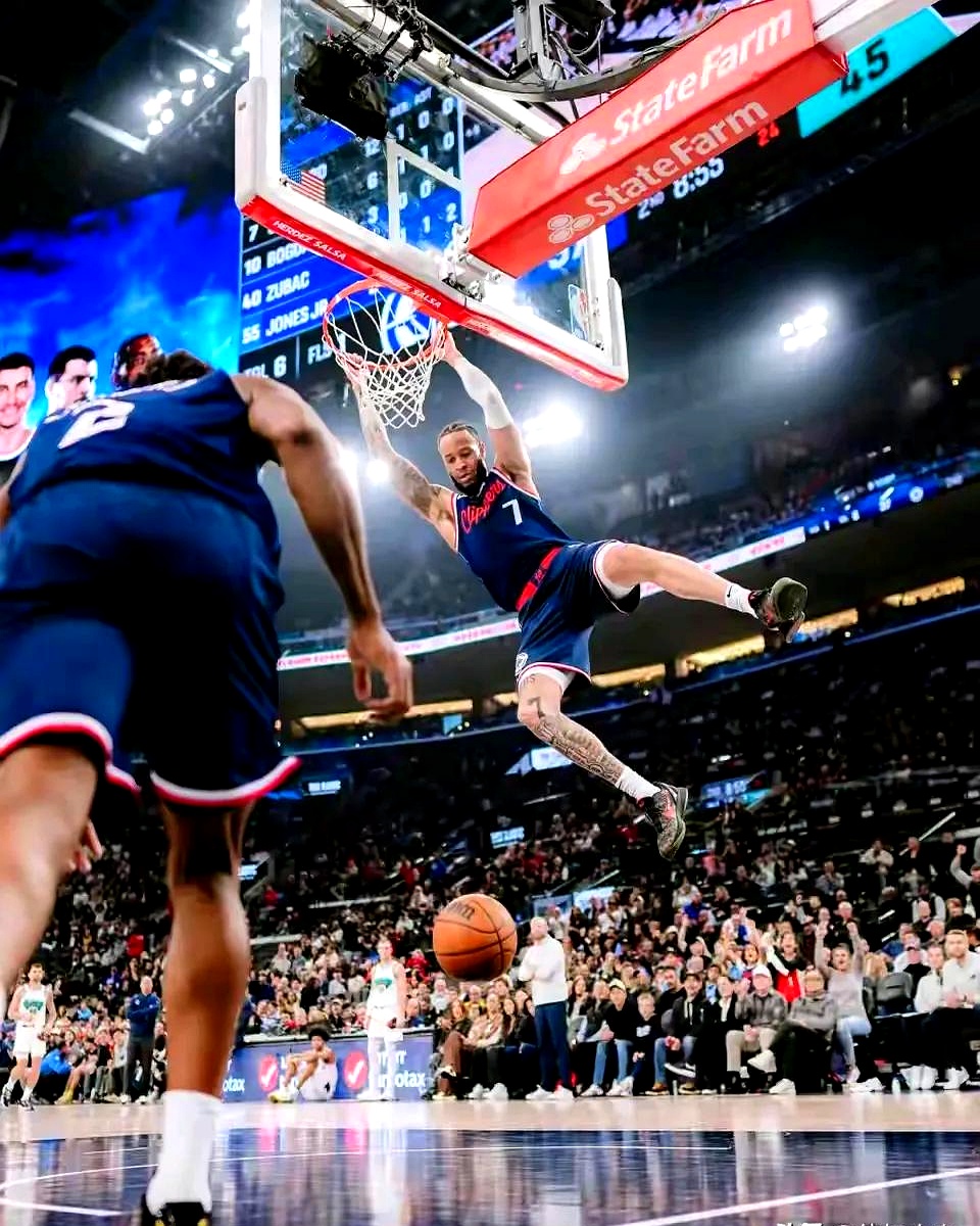 球队专注防守策略:篮球比赛打响攻防战 球队专注防守策略:篮球比赛打响攻防战