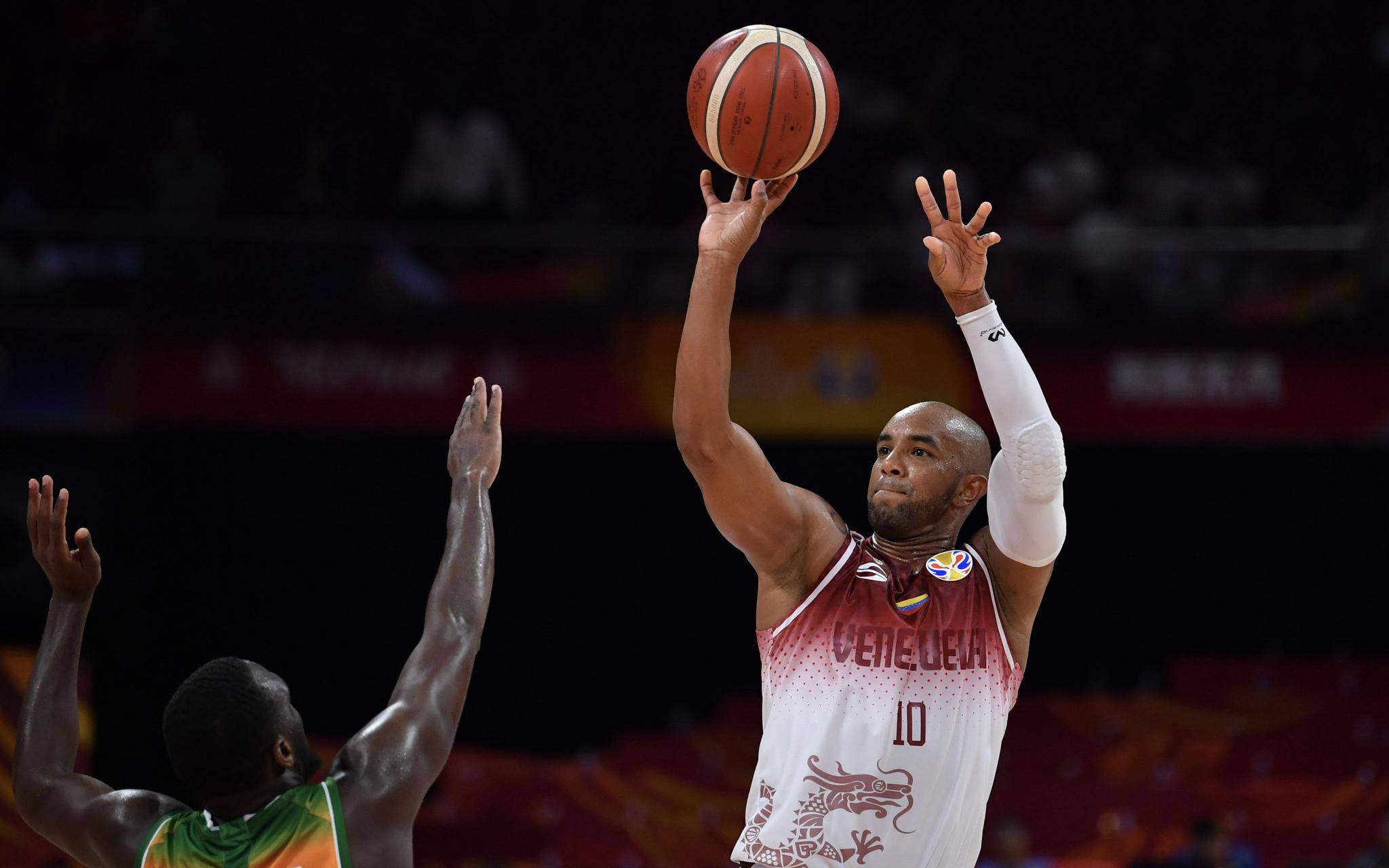 杏彩体育直播-包含委内瑞拉女子篮球队破天荒首次进入决赛的词条