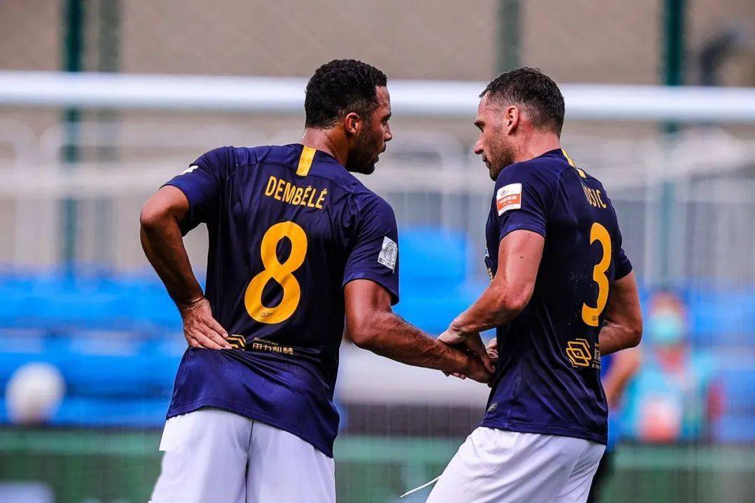 后防线吃紧接连失球,前场打法触底反击 后防线吃紧接连失球,前场打法触底反击