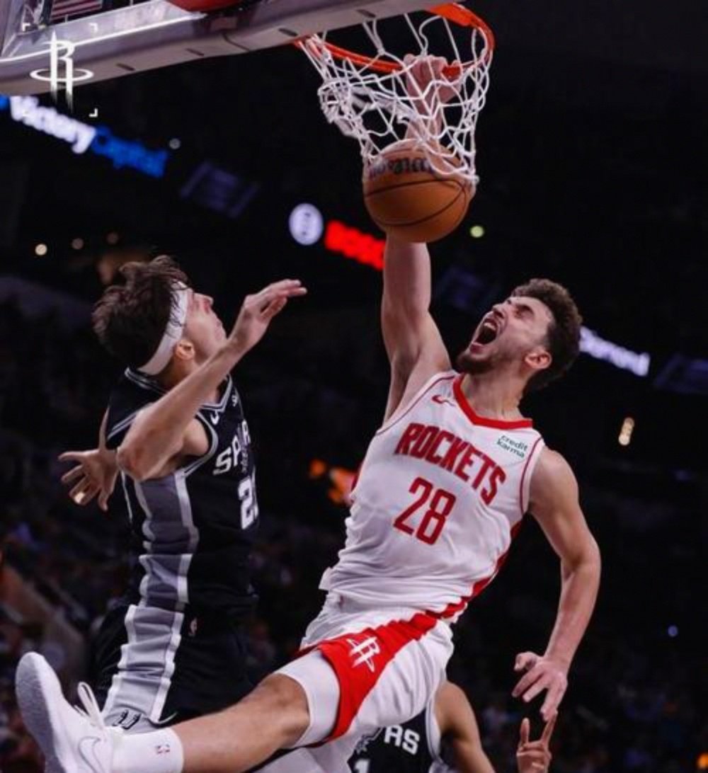 火箭惊险取胜骑士,展现实力 火箭惊险取胜骑士,展现实力