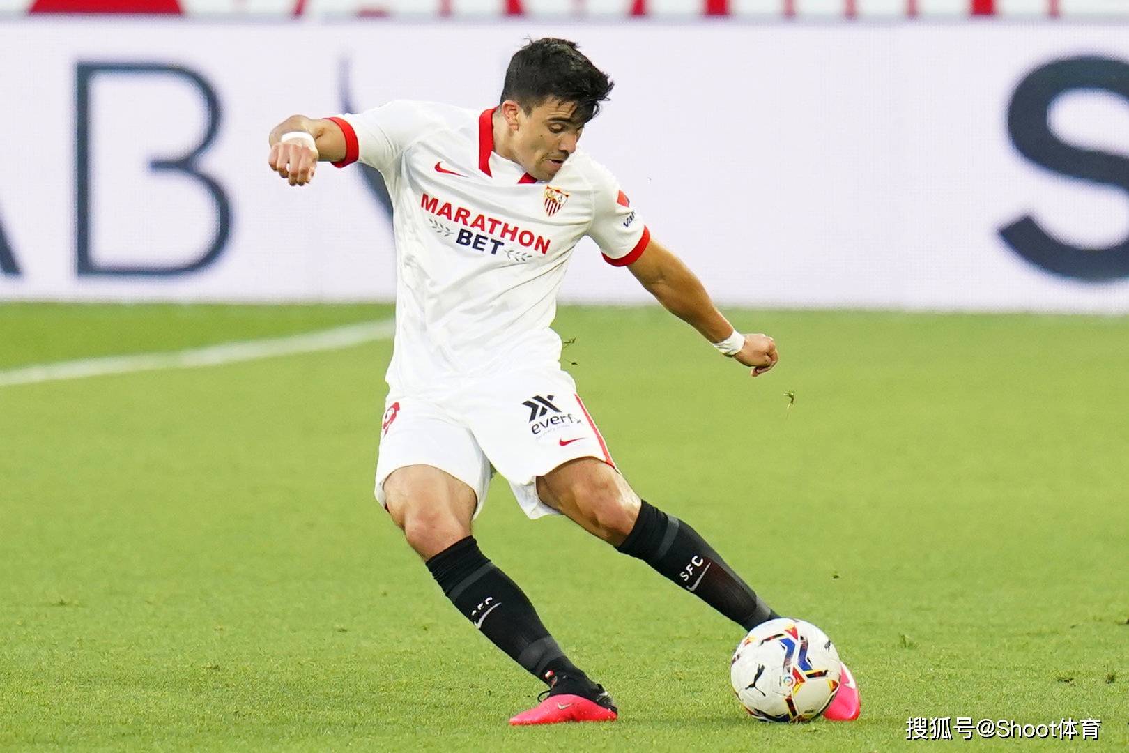 塞维利亚队稳占前四位置